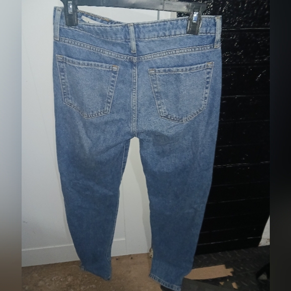 Forever 21 Kids Boy denim blue washed knee distressed jeans - Picture 8 of 9